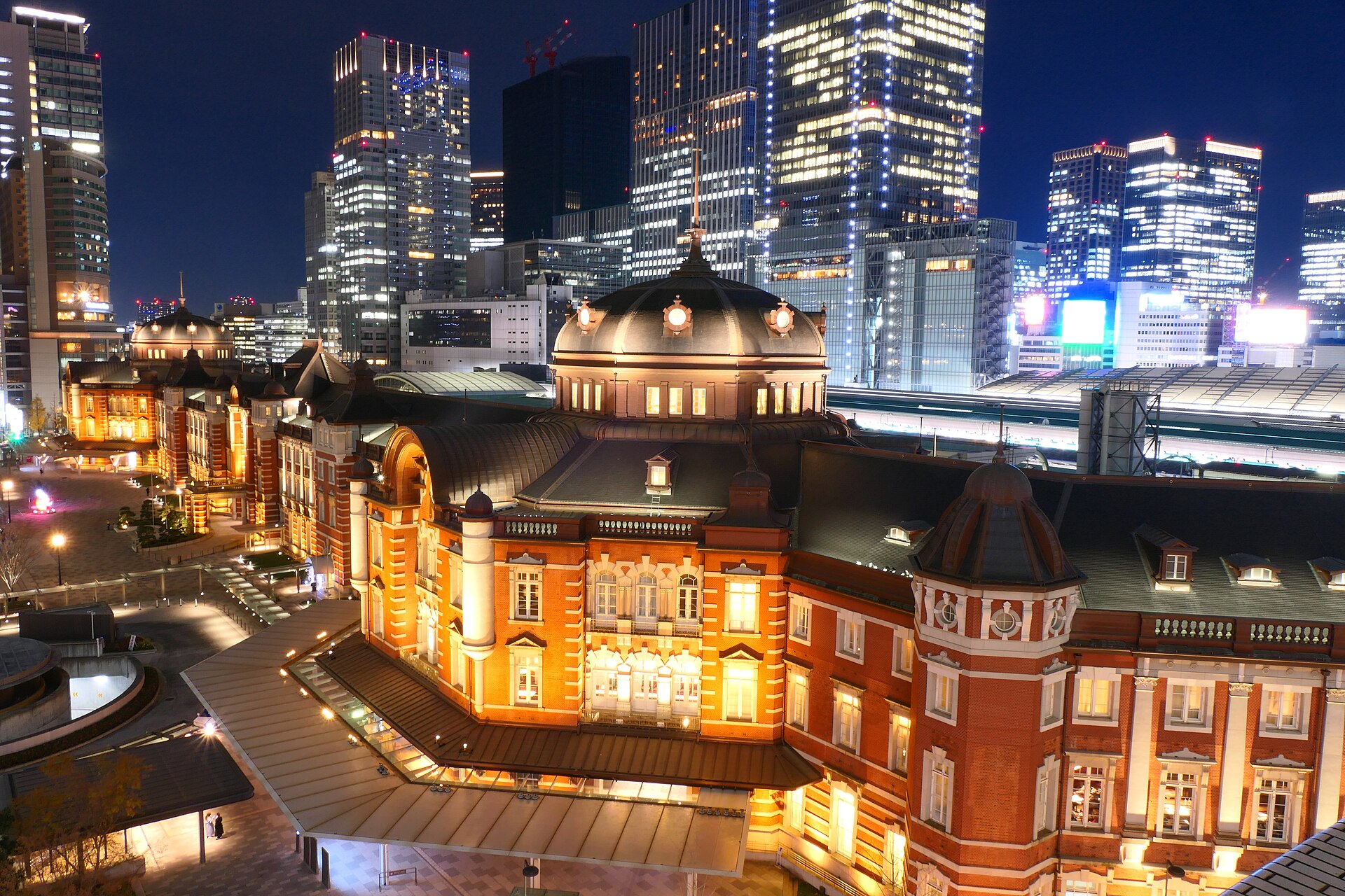 Tokyo Station Marunouchi building at night