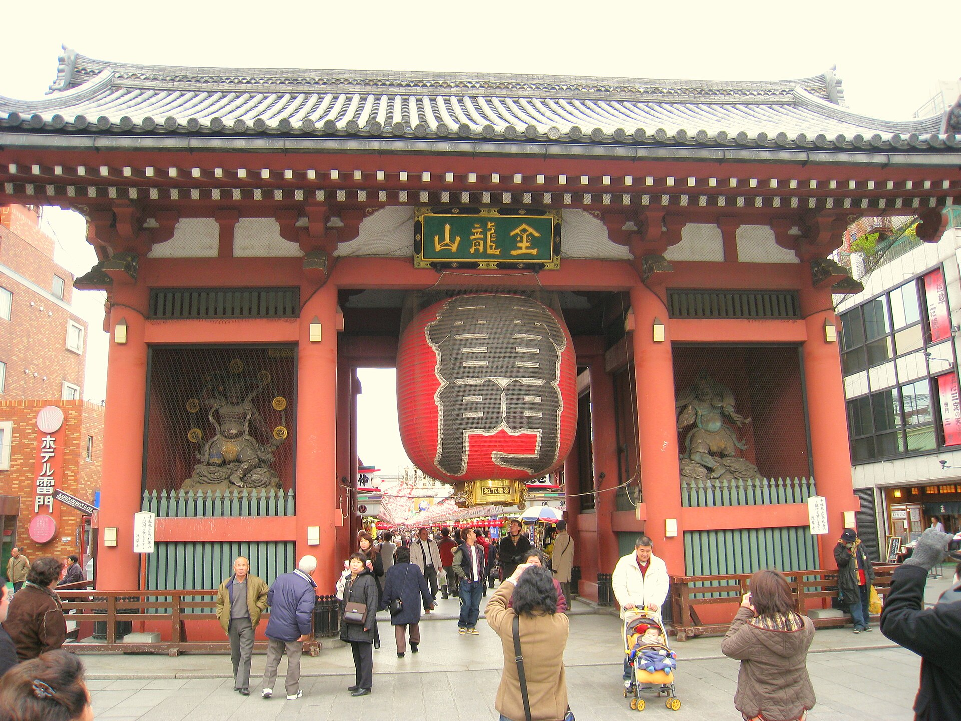 Kaminarimon gate at Sensoji Temple, Asakusa, Tokyo